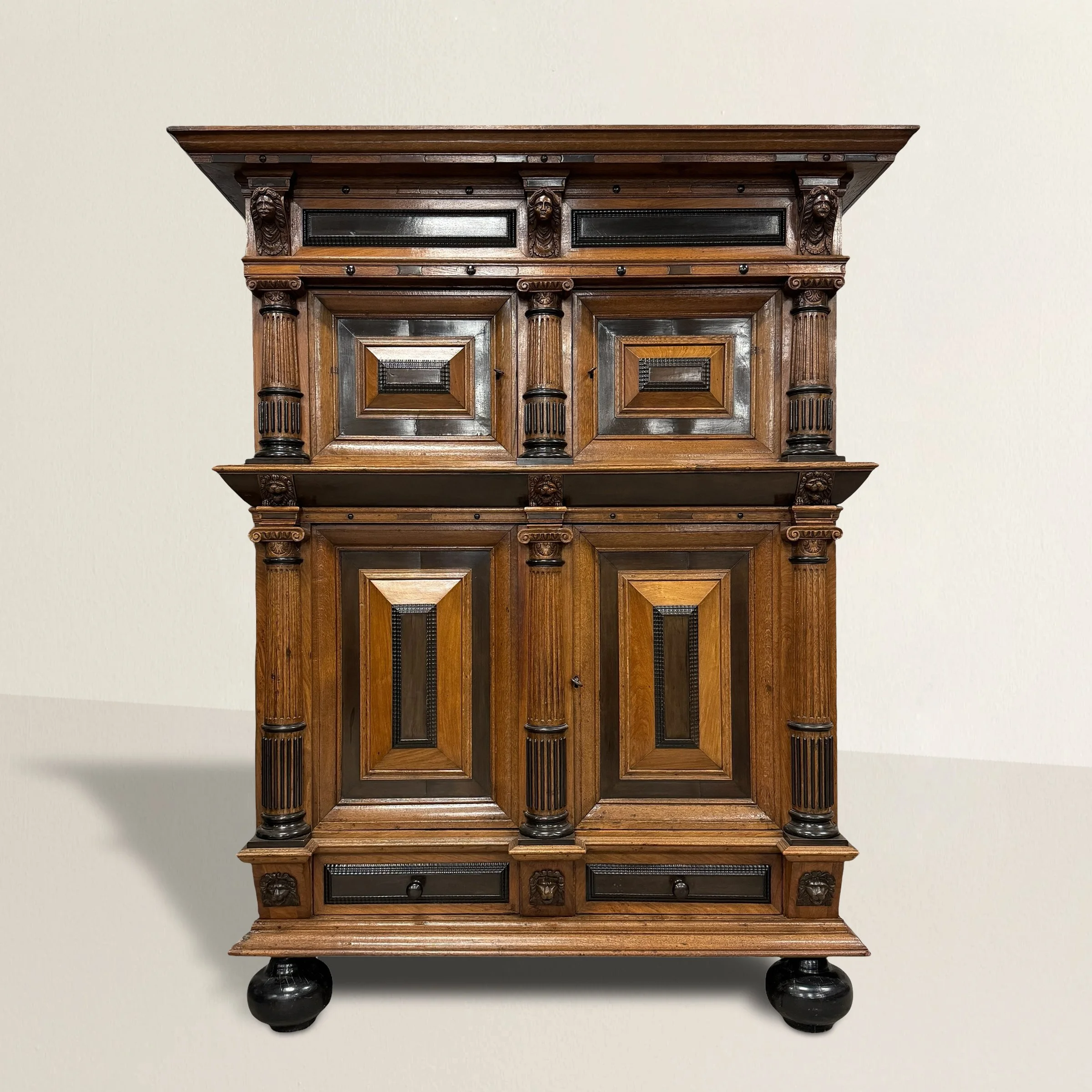 キャビネット 17th Century Dutch Kussenkast — RIGHT | PROPER